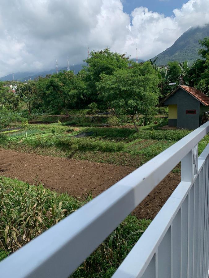 Kayz Villa Batu Dengan Kolam Renang Pribadi Buitenkant foto
