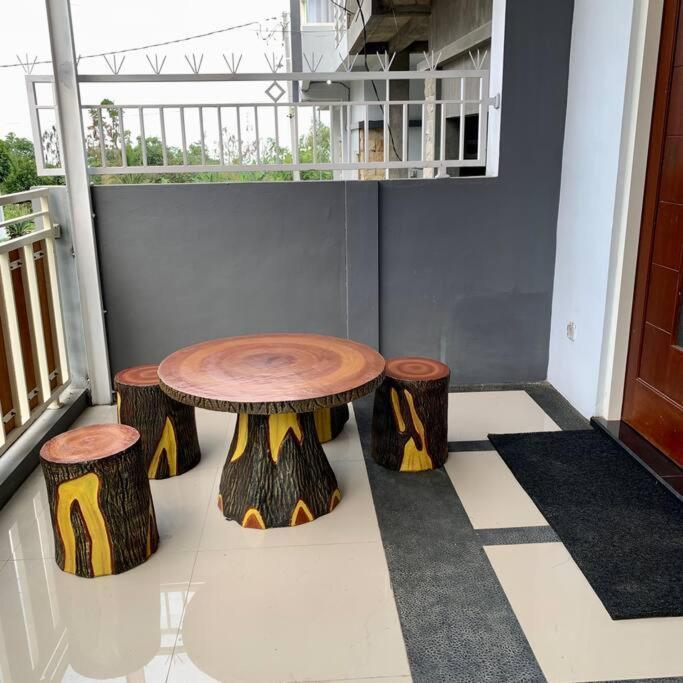 Kayz Villa Batu Dengan Kolam Renang Pribadi Buitenkant foto